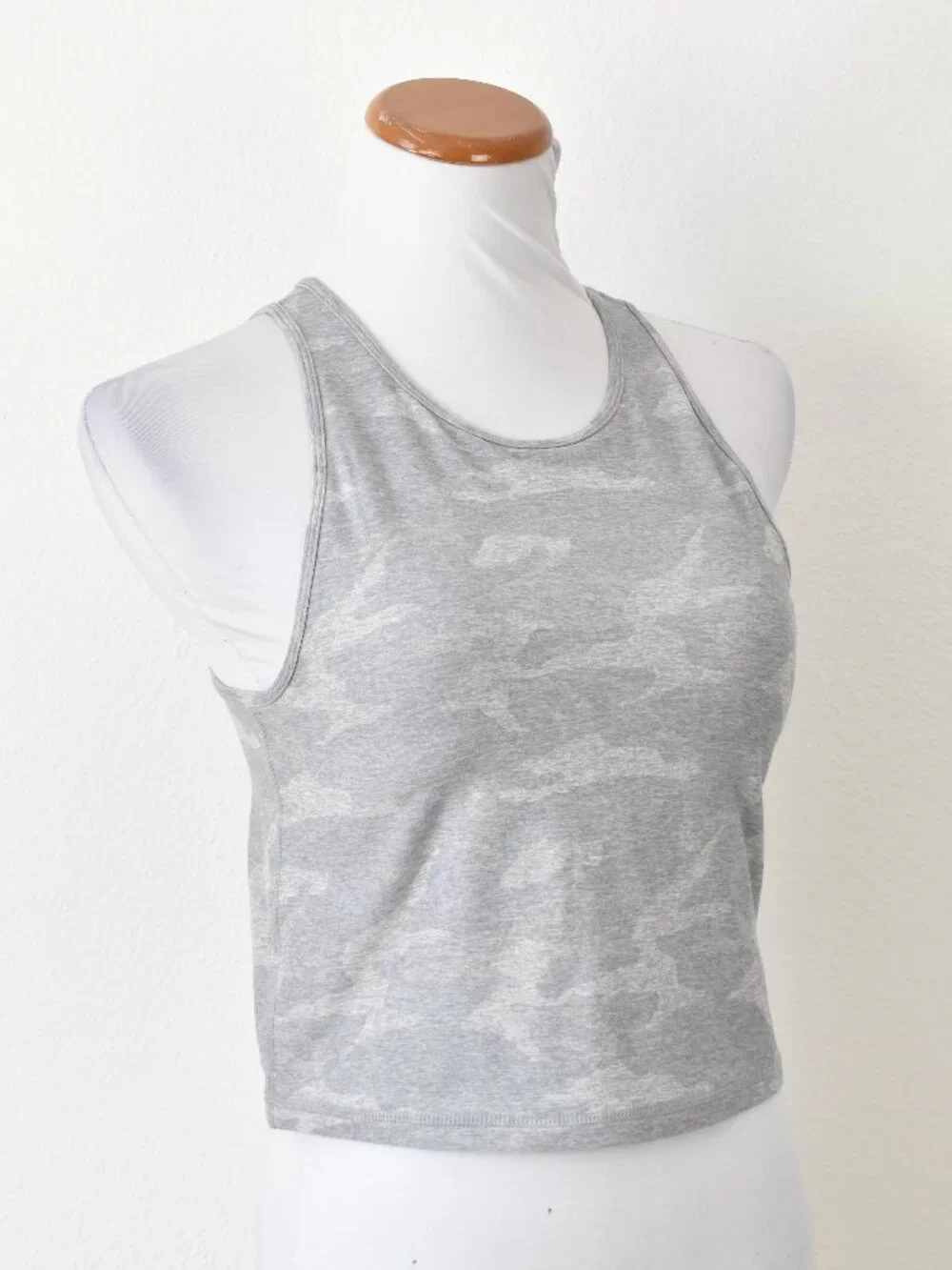 Vuori Elevation Plyo Tank Camouflage Crop Top - L - Picture 2 of 9